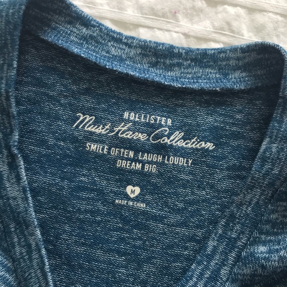 Hollister Long Sleeve - Picture 4 of 4